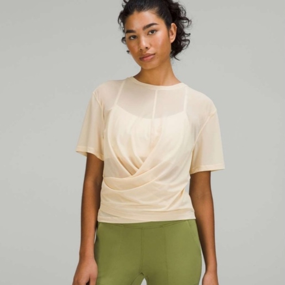 Lululemon Lightweight Mesh Reversible Yoga T-Shirt Prosecco